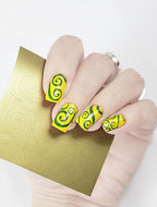 Nailart-Vinylmaske. goldene Wellen