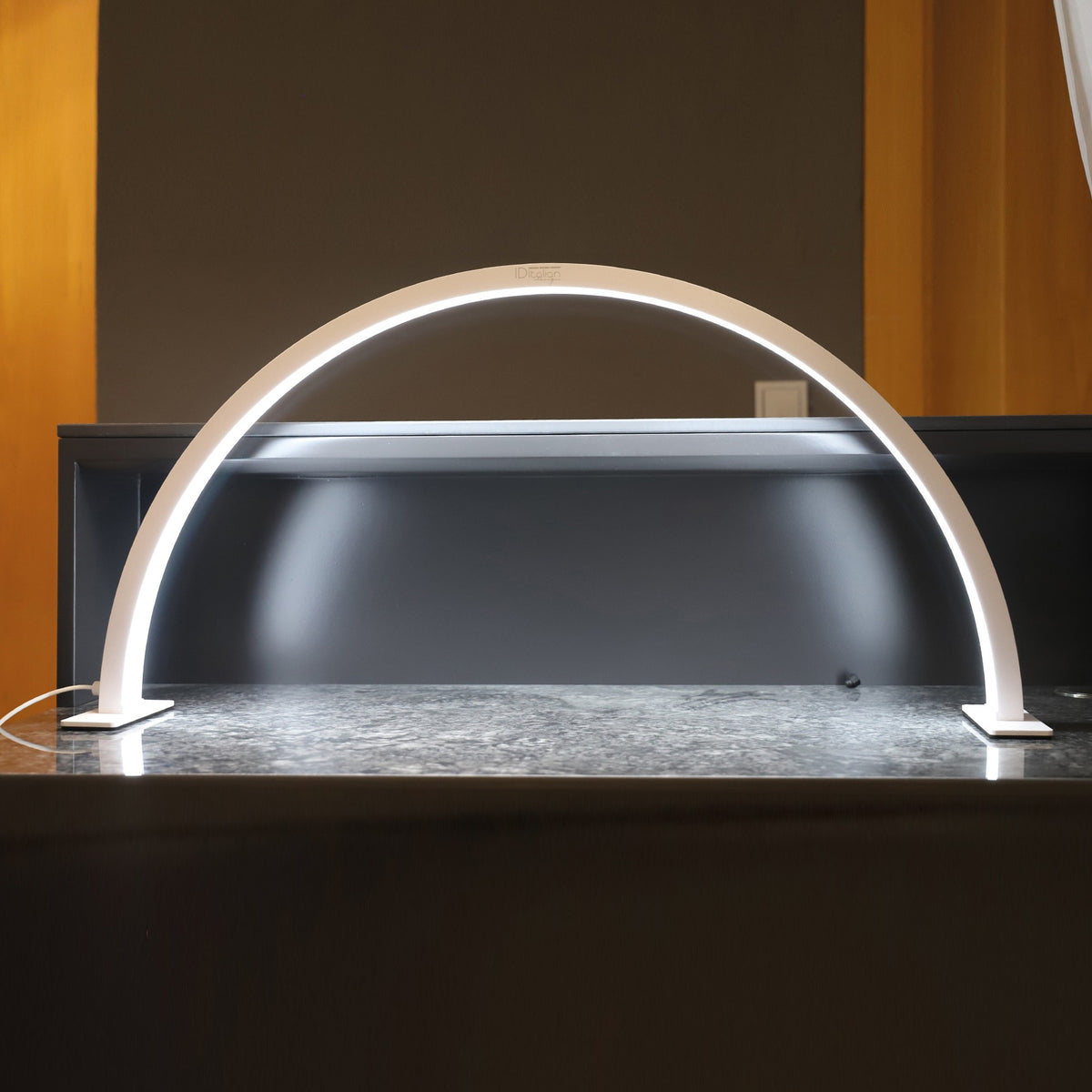 Lámpara LED de Mesa Media Luna