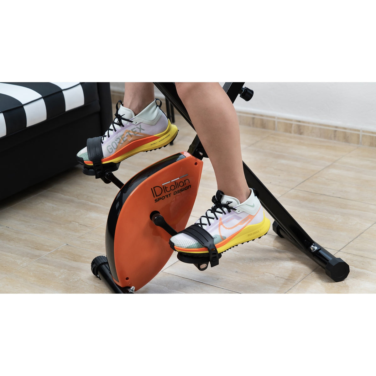 Cyclette pieghevole con schienale